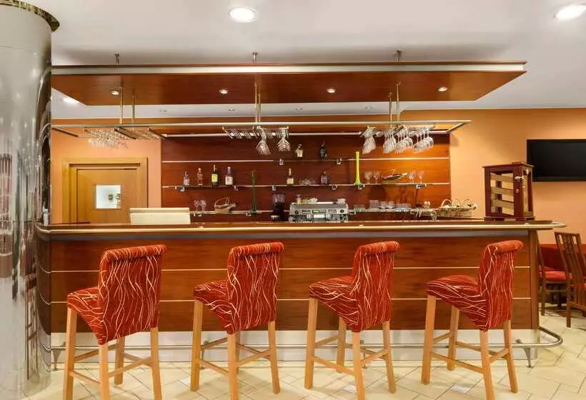 Fotos del hotel Ramada Airport  Prague:  7