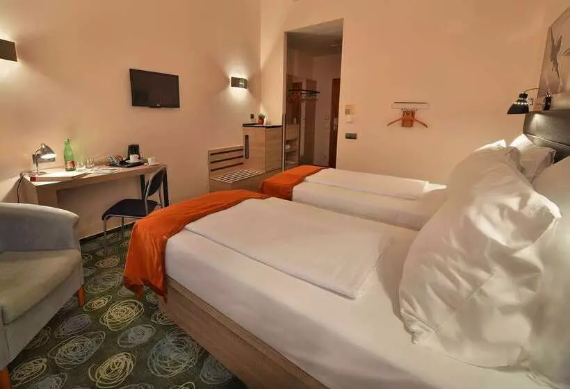 Fotos del hotel Ramada Airport  Prague:  17