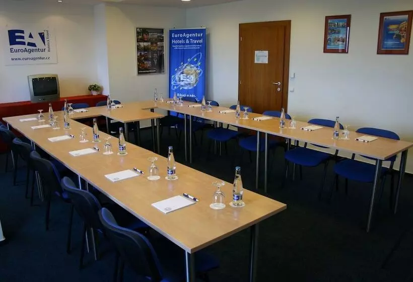 Fotos del hotel Ramada Airport  Prague:  8