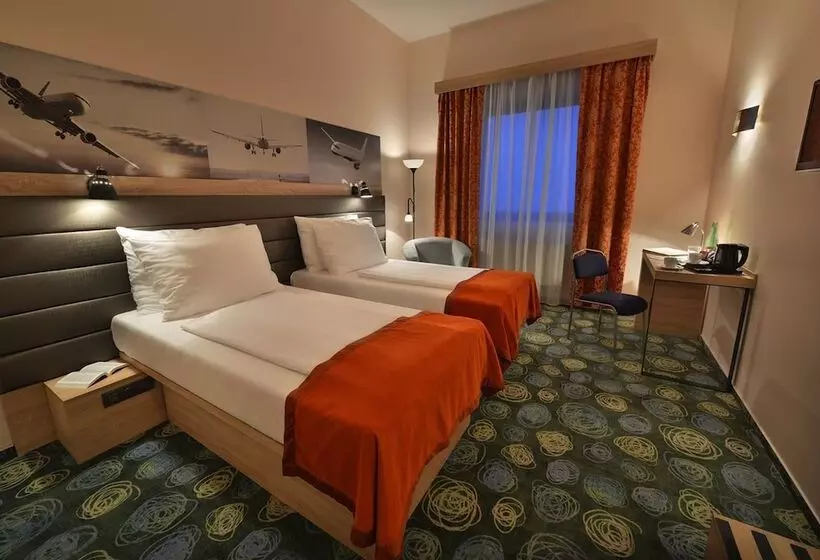 Fotos del hotel Ramada Airport  Prague:  12