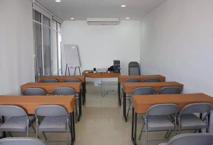 Fotos del hotel Seven Crown Express & Suites:  7