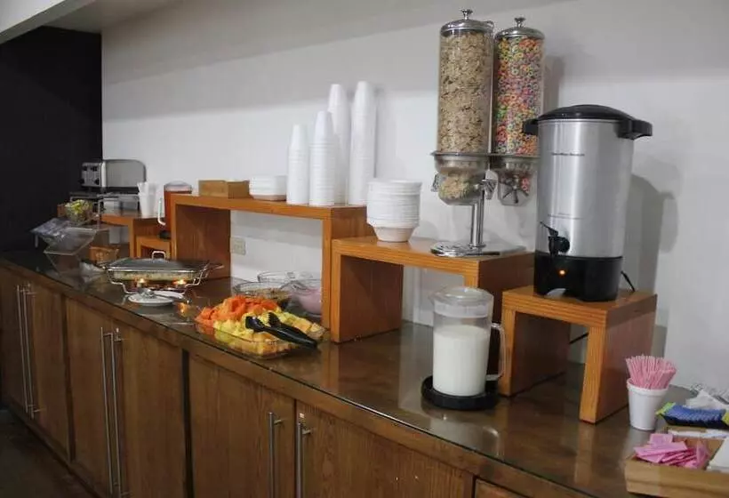 Fotos del hotel Seven Crown Express & Suites:  22