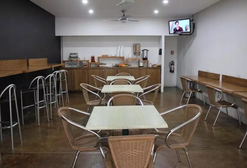 Fotos del hotel Seven Crown Express & Suites:  6