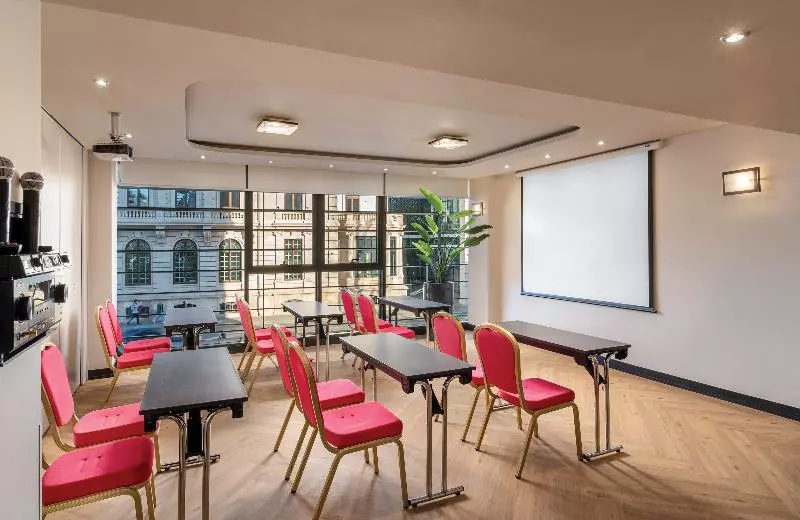 Fotos del hotel Golden Tulip Victoria Bucharest:  11