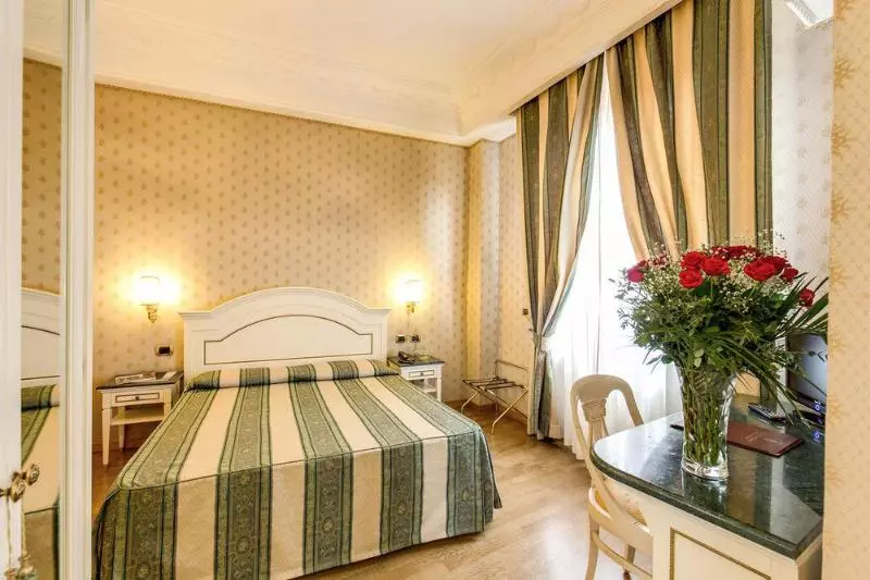 Fotos del hotel La Lumiere Di Piazza Di Spagna:  2