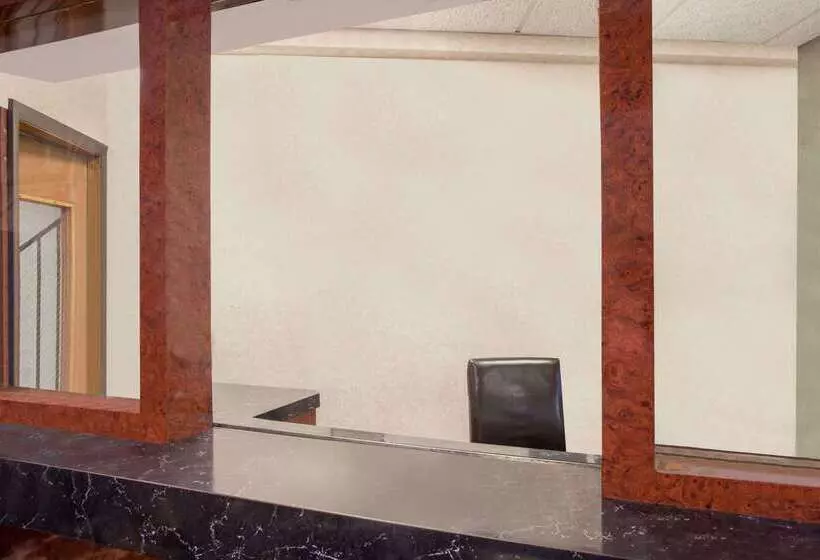 Fotos del hotel Super 8 By Wyndham Chicago Il:  7