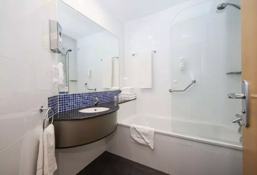 Fotos del hotel Holiday Inn Express Barcelonamontmeló, An Ihg:  3