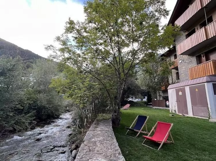 Fotos del hotel Els Encantats:  18