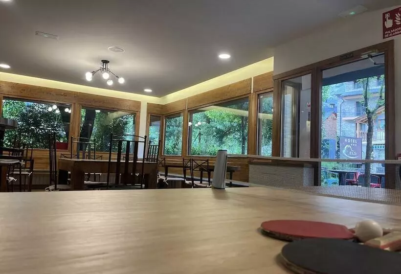 Fotos del hotel Els Encantats:  2