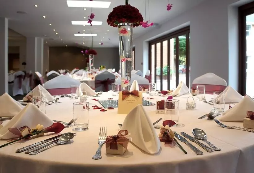 Fotos del hotel The Edgbaston Palace:  1