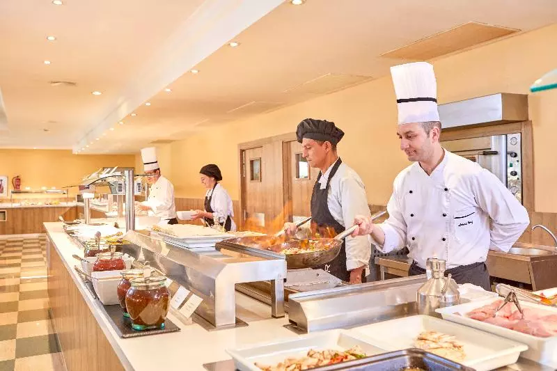 Fotos del hotel Zafiro Park Cala Mesquida:  10