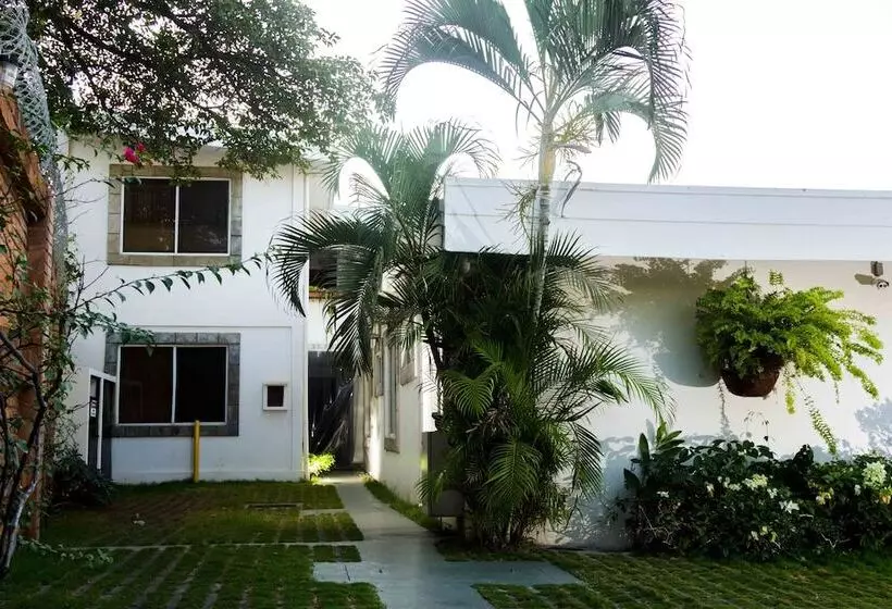 Fotos del hotel El Almendro:  11