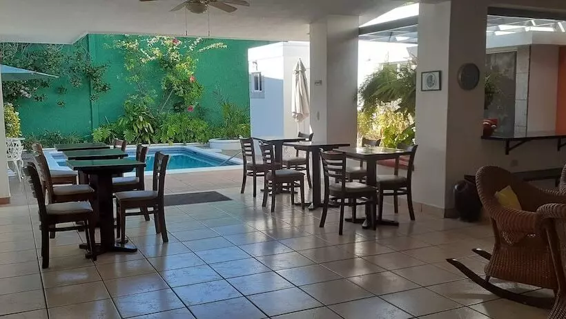 Fotos del hotel El Almendro:  6