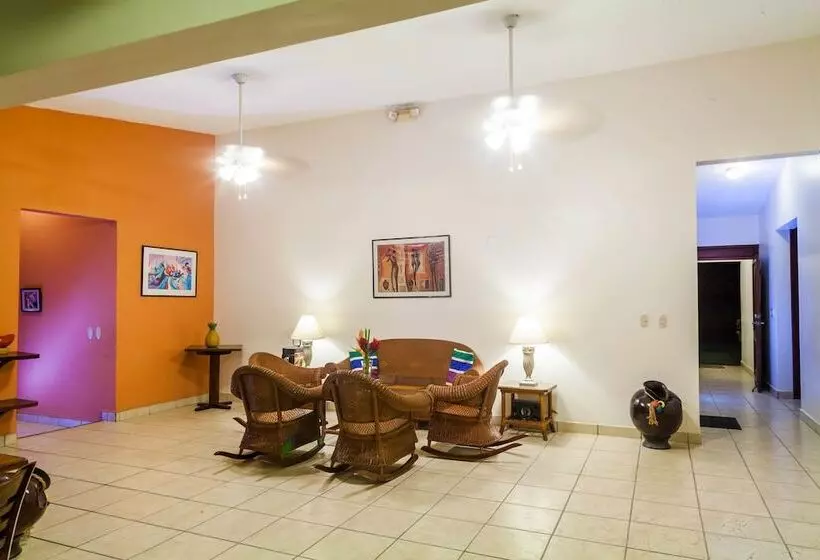 Fotos del hotel El Almendro:  3