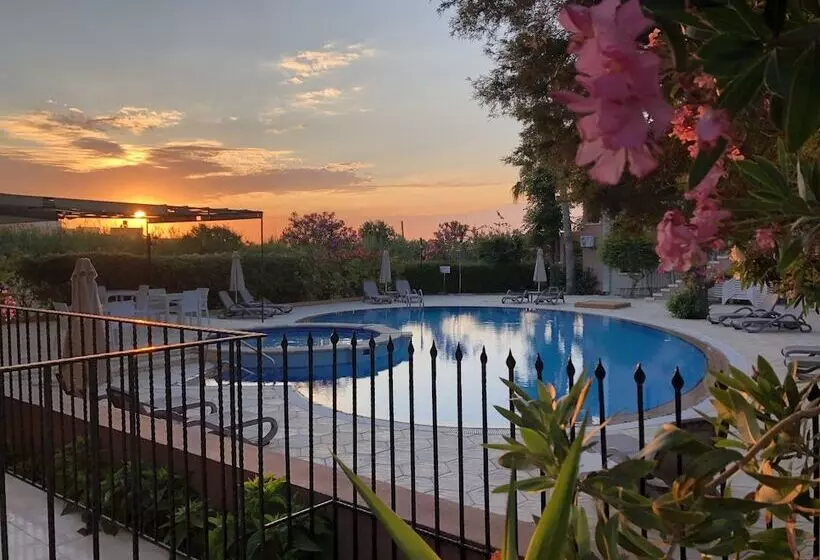 Fotos del hotel Life Hotel:  2