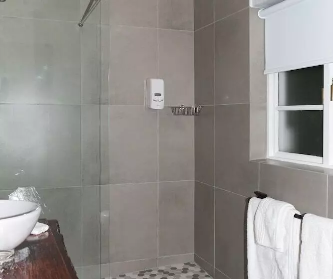 Fotos del hotel Hideaway Guest House:  8