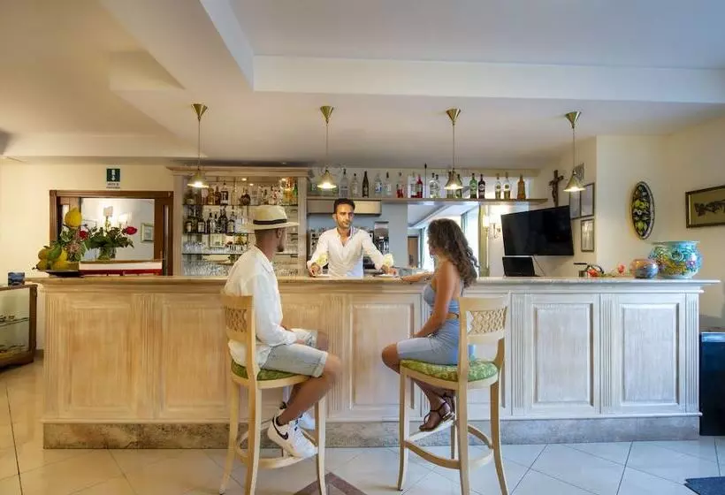 Fotos del hotel La Pergola:  4