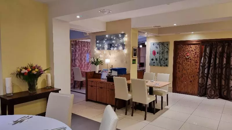 Fotos del hotel The Park City Grand Plaza Kensington:  3