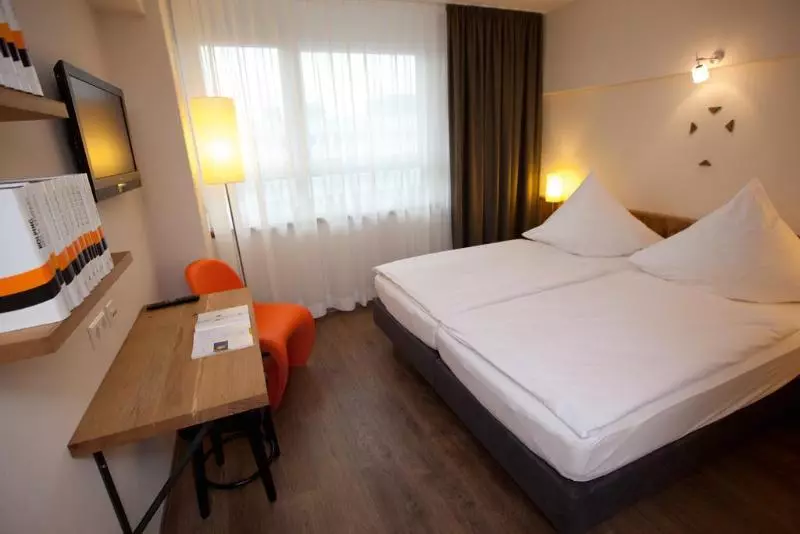 Fotos del hotel Mainhaus Stadt Frankfurt:  2