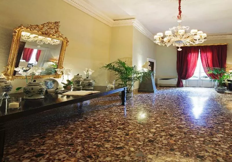 Fotos del hotel Al Palazzo Del Marchese Di Camugliano Residenza D'epoca:  2