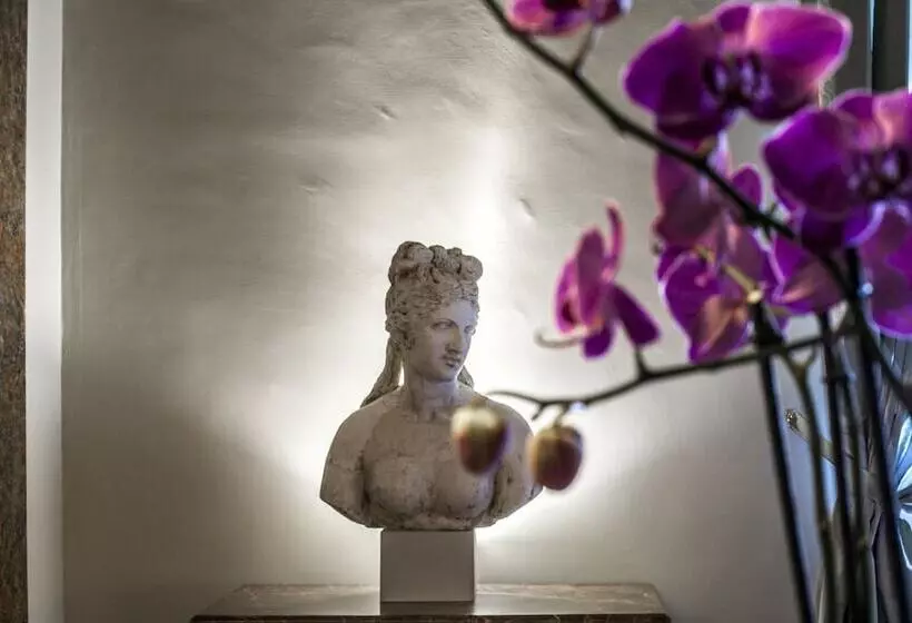 Fotos del hotel Al Palazzo Del Marchese Di Camugliano Residenza D'epoca:  6