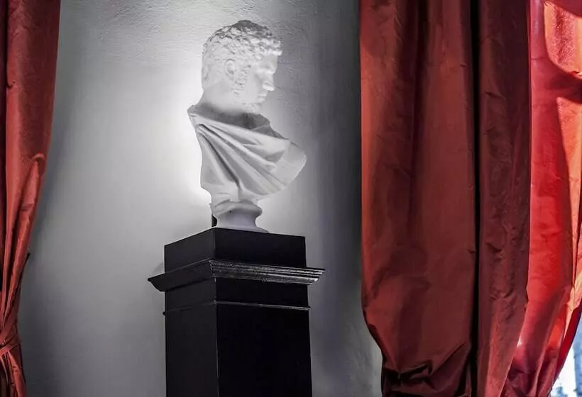 Fotos del hotel Al Palazzo Del Marchese Di Camugliano Residenza D'epoca:  13