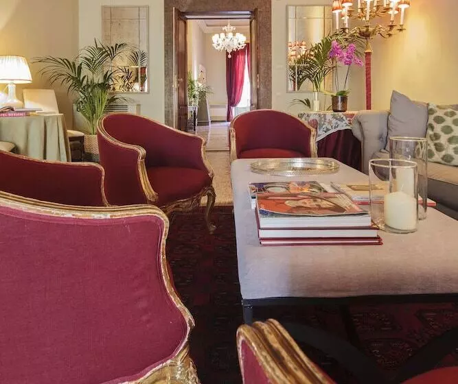 Fotos del hotel Al Palazzo Del Marchese Di Camugliano Residenza D'epoca:  18