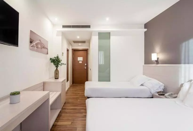 Fotos del hotel Azz Táctica:  3