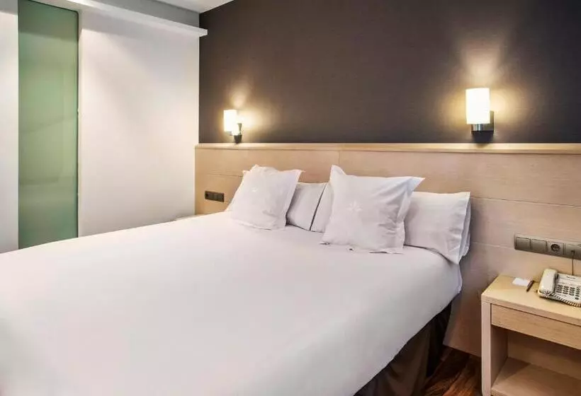 Fotos del hotel Azz Táctica:  2