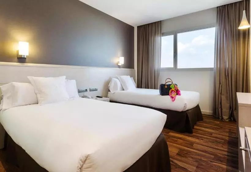 Fotos del hotel Azz Táctica:  4