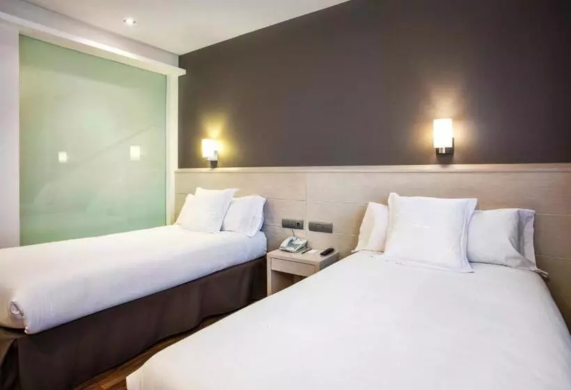 Fotos del hotel Azz Táctica:  6