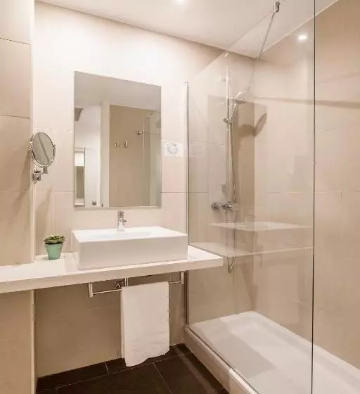 Fotos del hotel Azz Táctica:  17