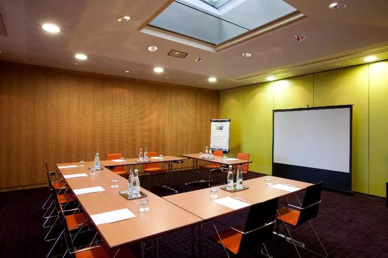 Fotos del hotel Holiday Inn Express Paris-canal De La Villette, An Ihg:  15