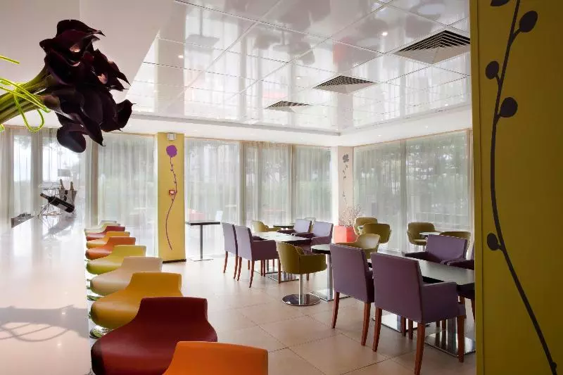 Fotos del hotel Holiday Inn Express Paris-canal De La Villette, An Ihg:  13