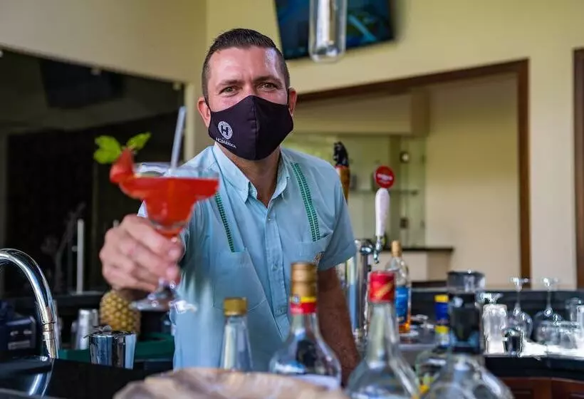 Fotos del hotel Lomas Del Volcan:  3