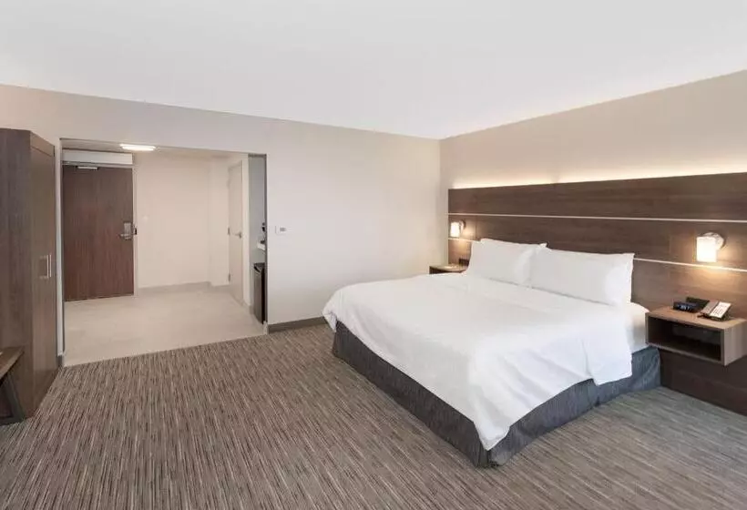 Holiday Inn Express  & Suites Ottawa Airport, An Ihg