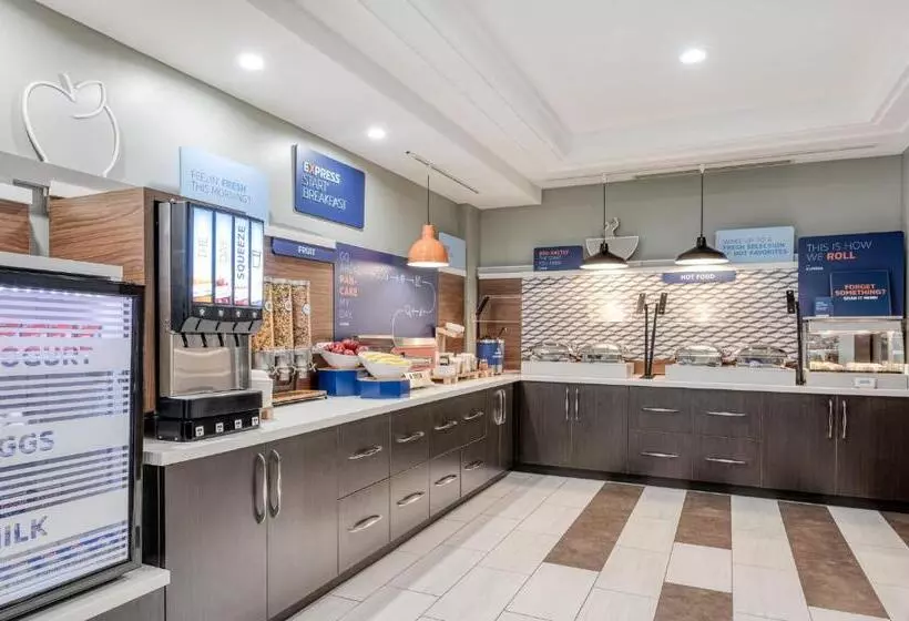 Fotos del hotel Holiday Inn Express  & Suites Ottawa Airport, An Ihg:  8