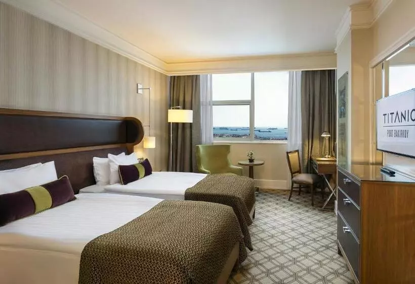 Titanic Port Bakirkoy