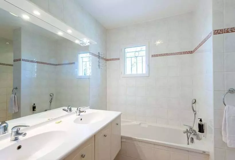 Fotos del hotel Residhotel Golf Grand Avignon:  4