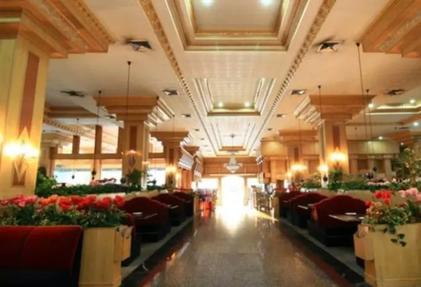 Fotos del hotel 13 Coins Ngamwongwan:  25