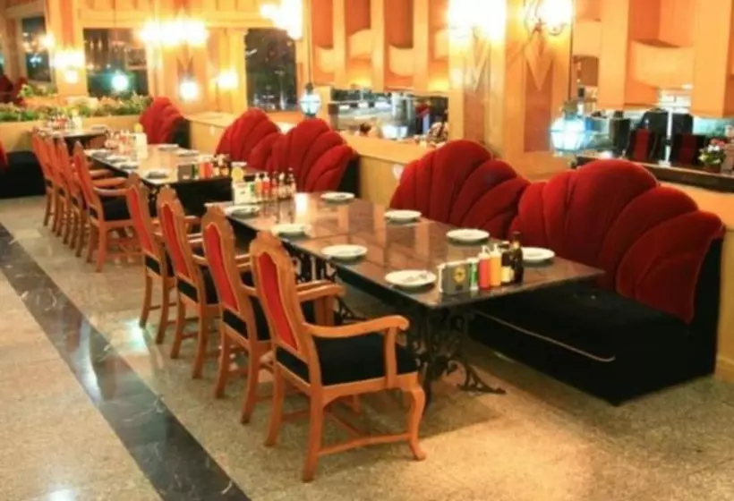 Fotos del hotel 13 Coins Ngamwongwan:  23