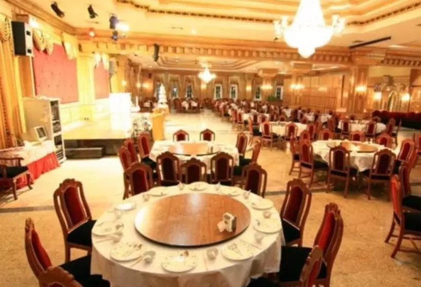 Fotos del hotel 13 Coins Ngamwongwan:  22