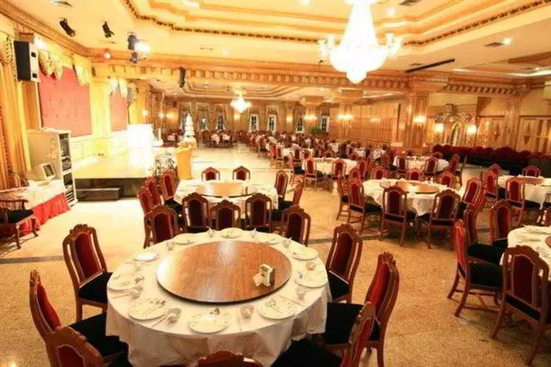 Fotos del hotel 13 Coins Ngamwongwan:  18