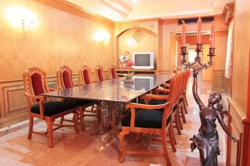 Fotos del hotel 13 Coins Ngamwongwan:  19