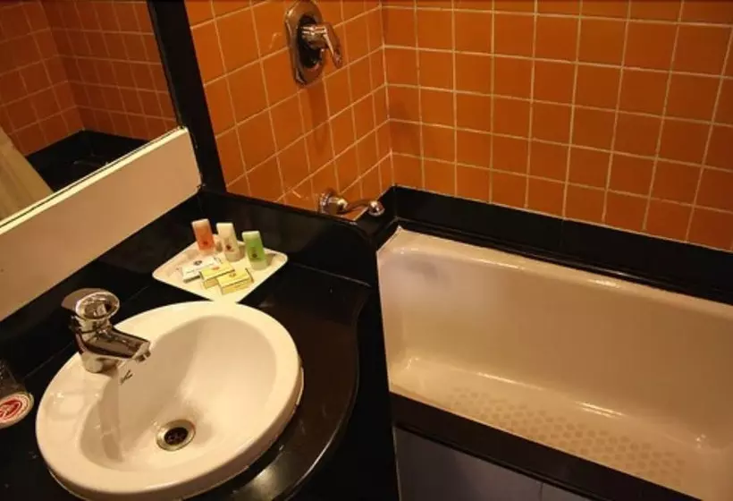 Fotos del hotel Ramee Guestline  Khar:  3