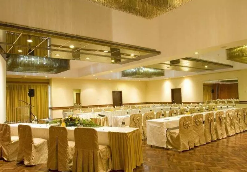 Fotos del hotel Rainbow Towers Hotel And Conference Centre:  16