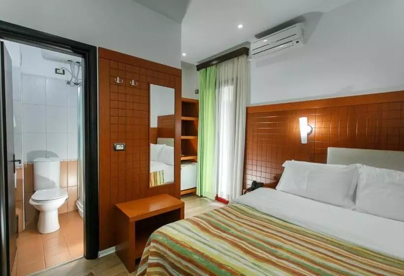 Fotos del hotel City  Tirana:  2