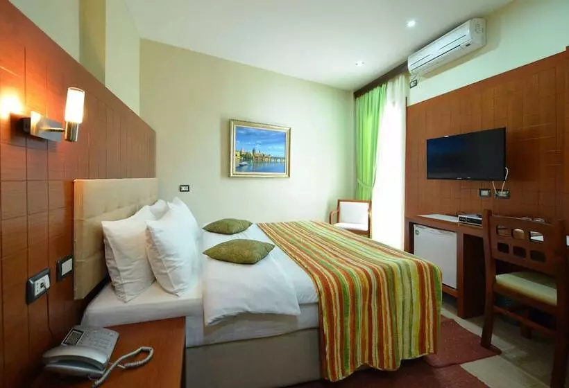 Fotos del hotel City  Tirana:  8