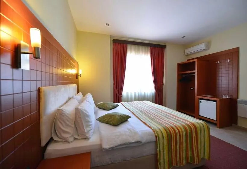 Fotos del hotel City  Tirana:  9