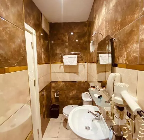 Fotos del hotel Adora:  18